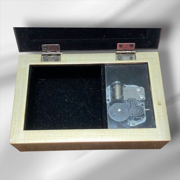 Hope & Faith Musical Jewelry Box – Vintage-Inspired Keepsake - Picture 4 of 7